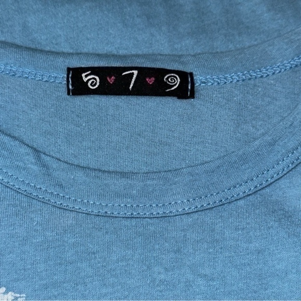 579 Vintage Y2K Size XS Pale Blue Feathered Crown Graphic Short Sleeve T-Shirt - Picture 3 of 4